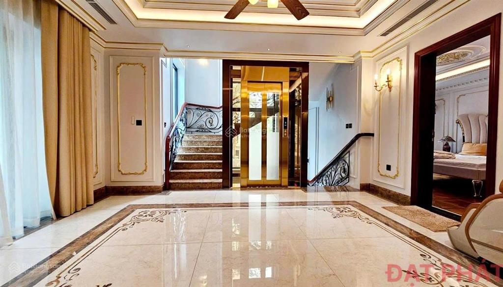 Bán gấp biệt thự sudico mỹ đình sông đà  2 mặt tiền  thang máy  có hầm. 200m2 x 5t  79 tỷ