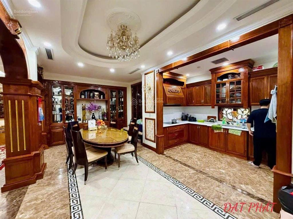 Chính chủ cần bán gấp biệt thự phố trần văn lai, 2 mặt tiền, siêu rẻ. 200m2 hơn 60 tỷ.