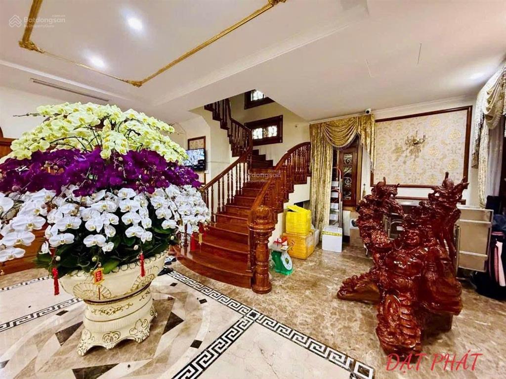 Chính chủ cần bán gấp biệt thự phố trần văn lai, 2 mặt tiền, siêu rẻ. 200m2 hơn 60 tỷ.