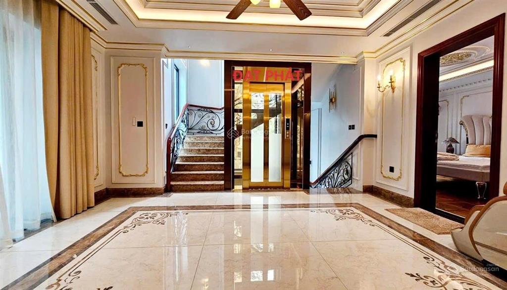 Bán gấp biệt thự vườn đào, xây mới đẹp, 2 mặt tiền, cạnh lotte. 396m2 x 6tầng  giá 314 tỷ.