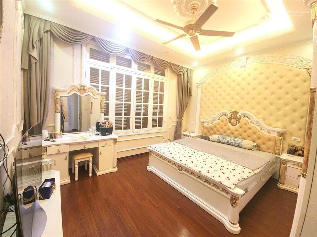 Chính chủ bán bt vườn đào, 6 tầng thang máy, view vườn hoa, nội thất cao cấp. 345m2  giá 168 tỷ