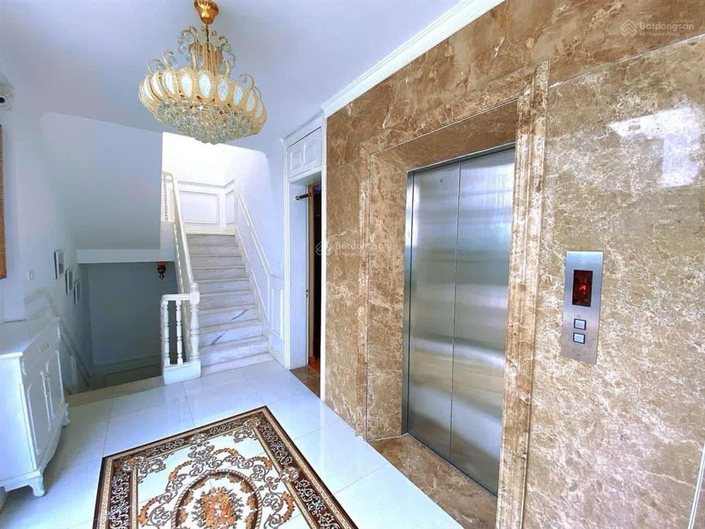 Chính chủ bán bt vườn đào, 6 tầng thang máy, view vườn hoa, nội thất cao cấp. 345m2  giá 168 tỷ