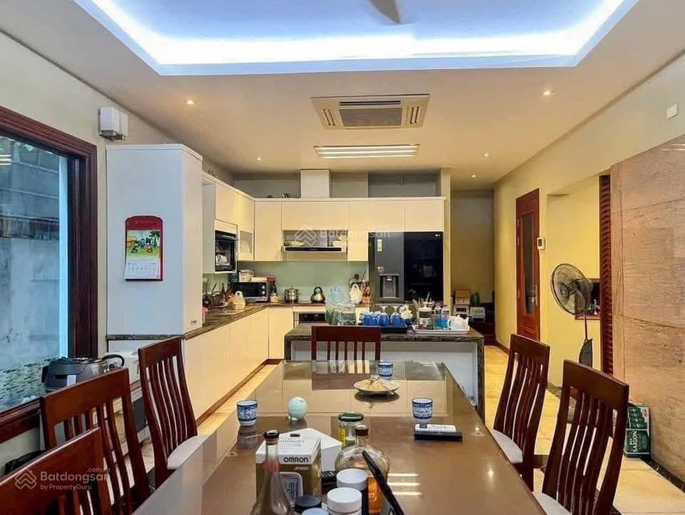 Bán gấp biệt thự mỹ đình, phố thiên hiền, 136m2  mt11m, giá chỉ 290triệu/m2.