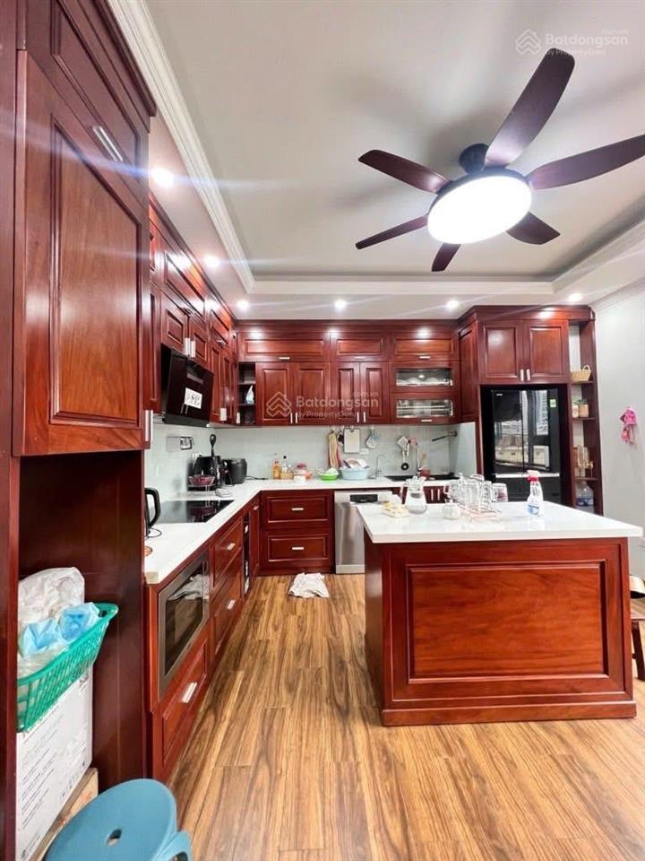 Bán gấp biệt thự mỹ đình, phố thiên hiền, 136m2  mt11m, giá chỉ 290triệu/m2.