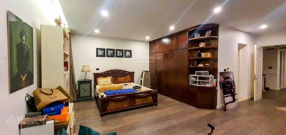Bán gấp biệt thự mỹ đình, phố thiên hiền, 136m2  mt11m, giá chỉ 290triệu/m2.