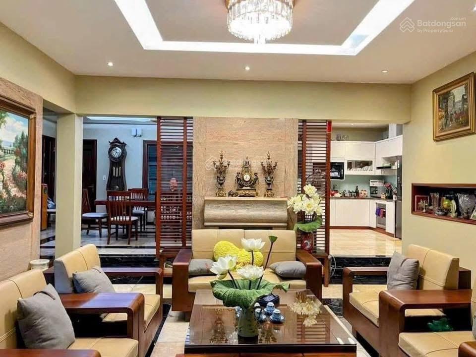 Bán gấp biệt thự mỹ đình, phố thiên hiền, 136m2  mt11m, giá chỉ 290triệu/m2.