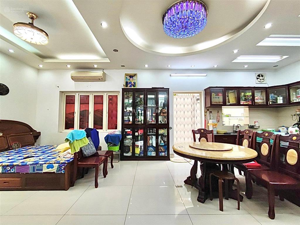 Chính chủ bán biệt thự him lam bình chánh, nhà đẹp ở ngay. 250m2 x4t  mt12,5m  giá 75 tỷ.