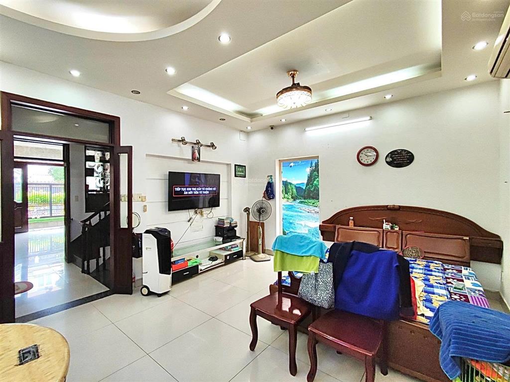 Chính chủ bán biệt thự him lam bình chánh, nhà đẹp ở ngay. 250m2 x4t  mt12,5m  giá 75 tỷ.