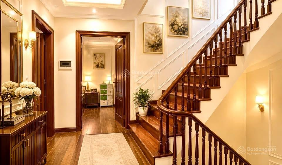 Chính chủ bán biệt thự sân vườn rẻ nhất kđt mỹ đình. 200m2 x 4t  mt10m  giá hơn 50 tỷ.