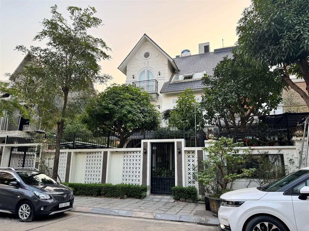 Siêu rẻ, bán gấp biệt thự mỹ đình, ô tô dừng đỗ ngày đêm. 150m2 giá chỉ hơn 30 tỷ.