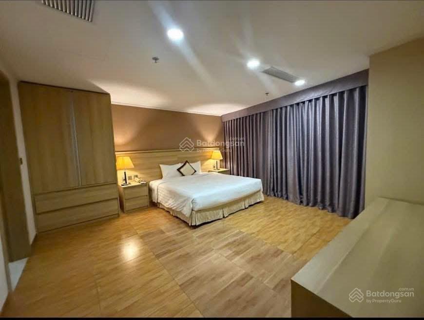 Bán toà khách sạn 4 sao đẳng cấp  doanh thu 100 tỷ/năm. diện tích 2250m2  giá bán 999 tỷ