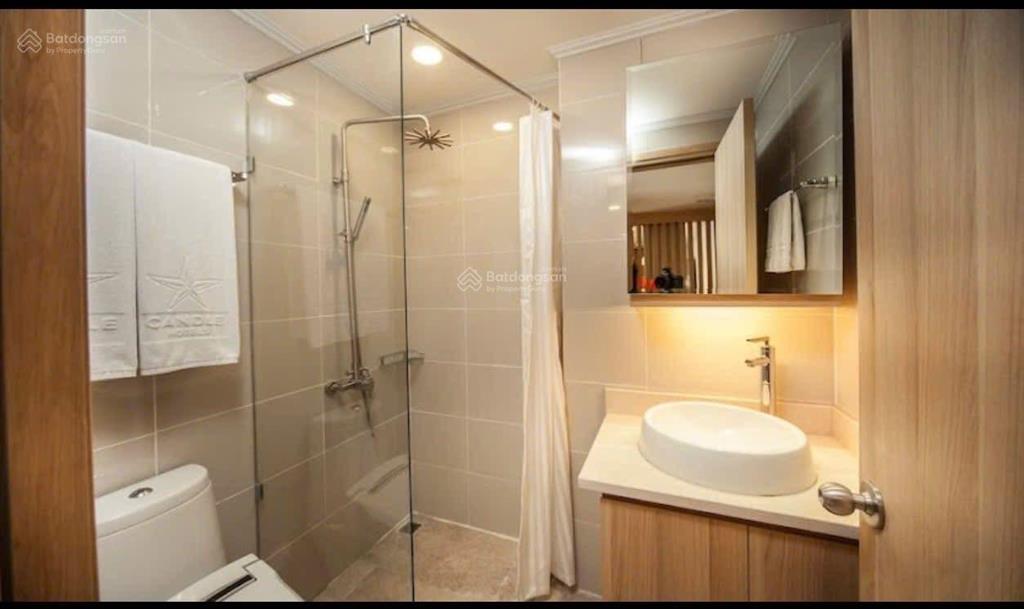 Bán toà khách sạn 4 sao đẳng cấp  doanh thu 100 tỷ/năm. diện tích 2250m2  giá bán 999 tỷ