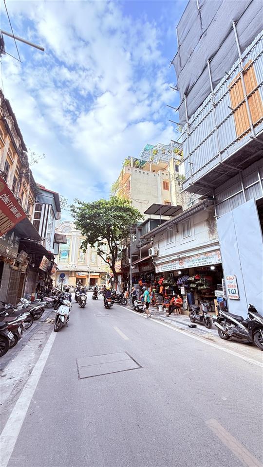 Chính chủ bán nhà mặt phố hà trung, ngay chợ hàng da. 30m2 x5t  giá hơn 30 tỷ.