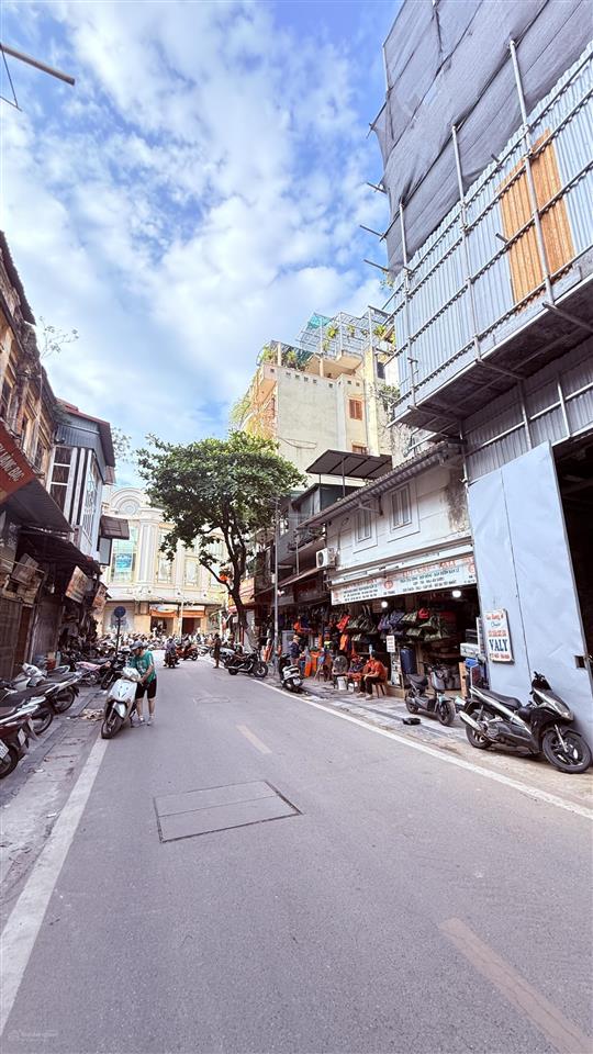 Chính chủ bán nhà mặt phố hà trung, ngay chợ hàng da. 30m2 x5t  giá hơn 30 tỷ.