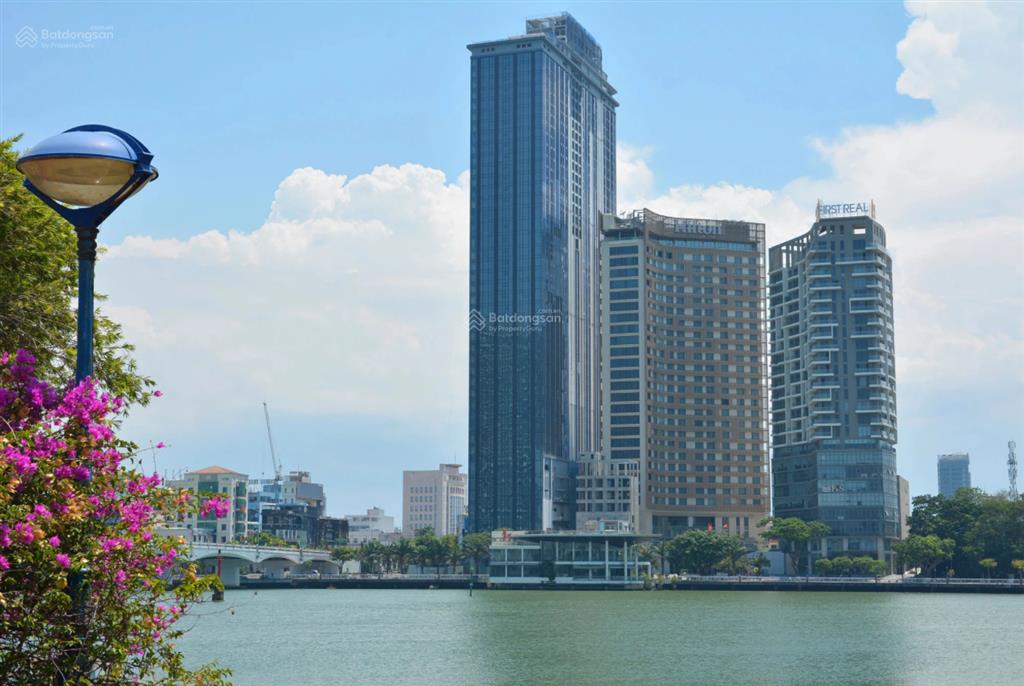 Bán đất dự án xây dựng 2 toà tháp tmdv 45 tầng mặt phố phạm hùng. 10.000m2  giá 1.150 tỷ.