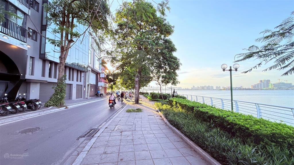 Bán nhà mặt phố nguyễn đình thi, 3 mặt tiền, 500m2 full thổ cư, giá nhỉnh 800 tỷ.