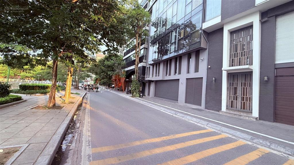 Bán nhà mặt phố nguyễn đình thi, lô góc 3 mặt thoáng. 6 tầng thang máy. 145m2 mt11m  giá 220tỷ.