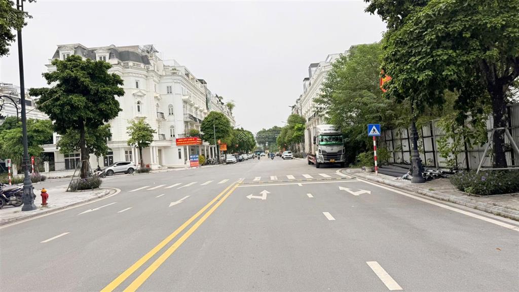 Chính chủ bán liền kề louis đại mỗ  hướng đông nam. 192m2  42 tỷ.