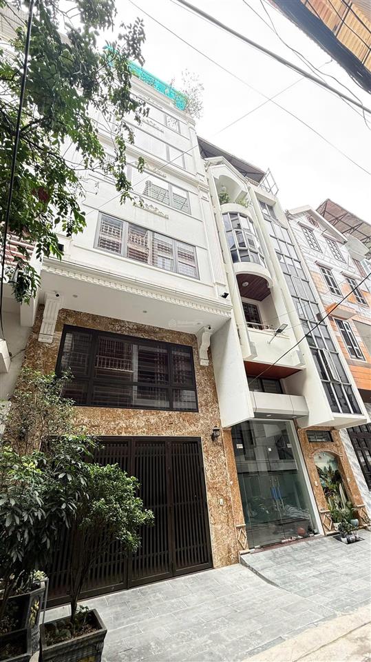Gia đình cần bán gấp nhà phân lô phố nguyên hồng, vỉa hè ô tô dừng đỗ. 50m2 x 5tầng  mt5m  30 tỷ.
