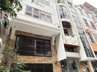 Gia đình cần bán gấp nhà phân lô phố nguyên hồng, vỉa hè ô tô dừng đỗ. 50m2 x 5tầng  mt5m  30 tỷ.