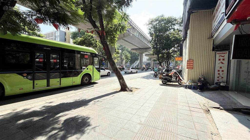 Toà nhà mặt phố xuân thuỷ, 2 thoáng trước sau, vị trí đẹp phố. 138m2 x 7t giá 86 tỷ.