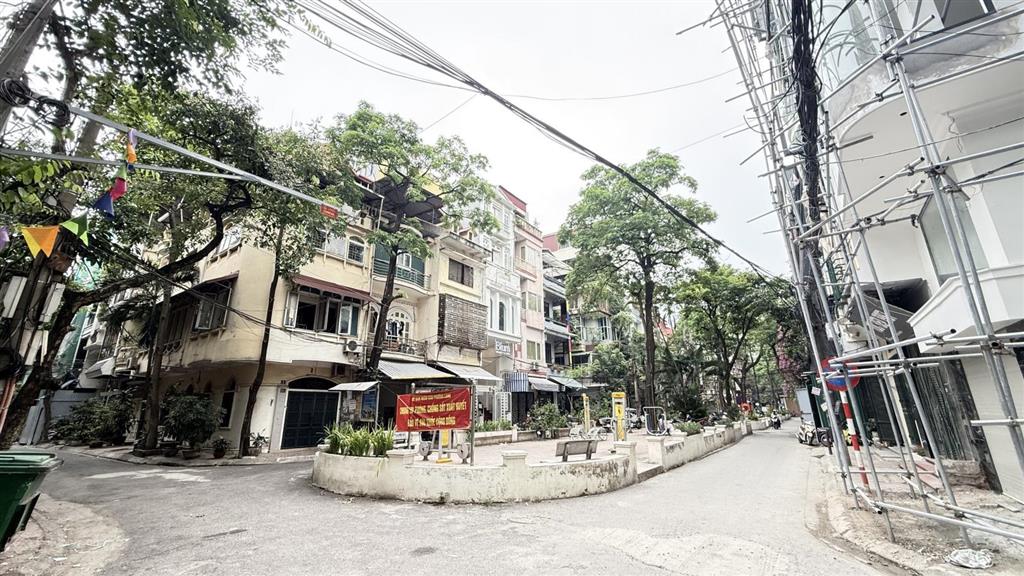 Bán nhà nguyên hồng, view vườn hoa công viên. 46m² x 4 tầng  giá chỉ 29 tỷ.