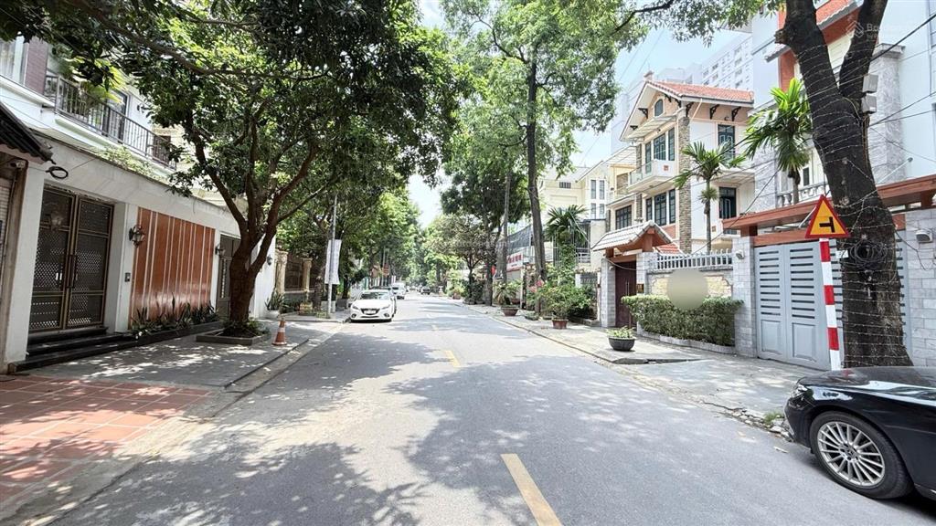 Chính chủ bán gấp biệt thự mặt phố mễ trì hạ, vỉa hè kinh doanh đỉnh cao. 195m² giá hơn 80 tỷ.