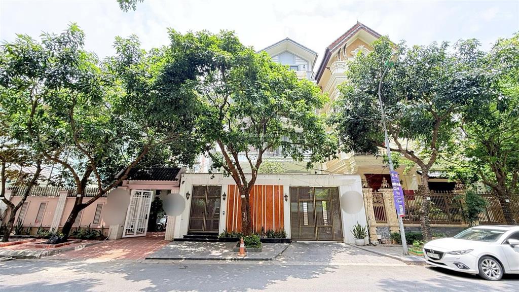 Chính chủ bán gấp biệt thự mặt phố mễ trì hạ, vỉa hè kinh doanh đỉnh cao. 195m² giá hơn 80 tỷ.