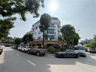 Gia đình cần bán gấp biệt thự kđt văn phú, lô góc thang máy siêu đẹp. 180m2  giá 55 tỷ.