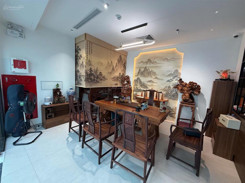 Gia đình cần bán gấp biệt thự kđt văn phú, lô góc thang máy siêu đẹp. 180m2  giá 55 tỷ.