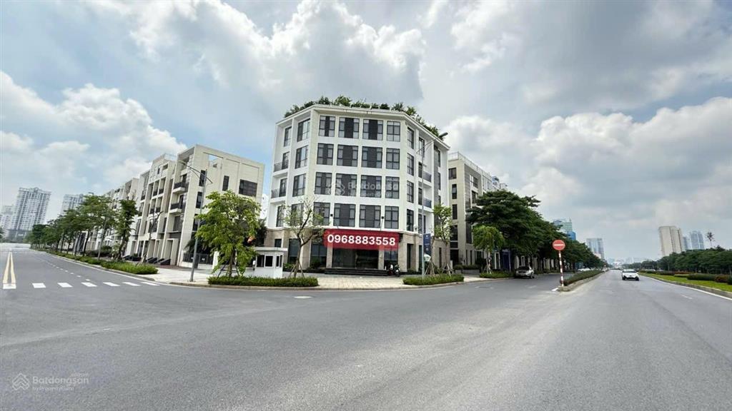 Bán tòa nhà mặt phố starlake tây hồ  lô góc 4 mặt thoáng. gần 500m2x5t  giá 450 tỷ.