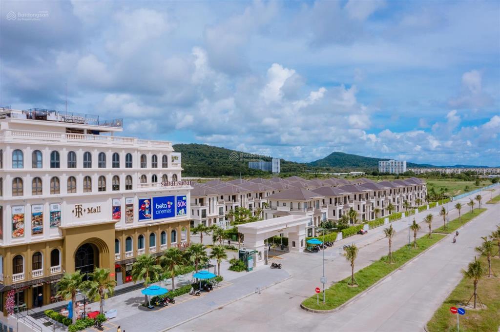Bán biệt thự 3 phòng ngủ, dự án đã vận hành, gần biển 130m2 xây 3 tầng giá 7,1 tỷ 95% đã có sổ hồng
