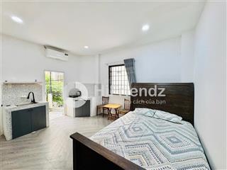 Căn hộ ban công full nt gần dinh độc lập, được nuôi thú cưng  đi bộ qua đại học mở 200m