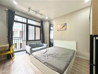 Cho thuê căn hộ ban công ngay bờ kè hoàng sa q3, được nuôi pet, thang máy  cam kết như ảnh