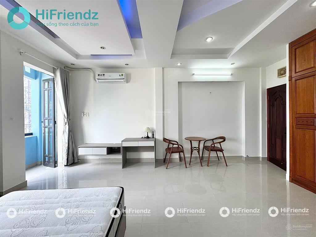 Căn hộ ban công full nội thất, 3 người 3 xe, trống sẵn, ngay đại học bách khoa q10  svđ phú thọ
