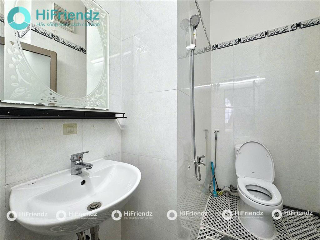 Căn hộ ban công full nội thất, 3 người 3 xe, trống sẵn, ngay đại học bách khoa q10  svđ phú thọ