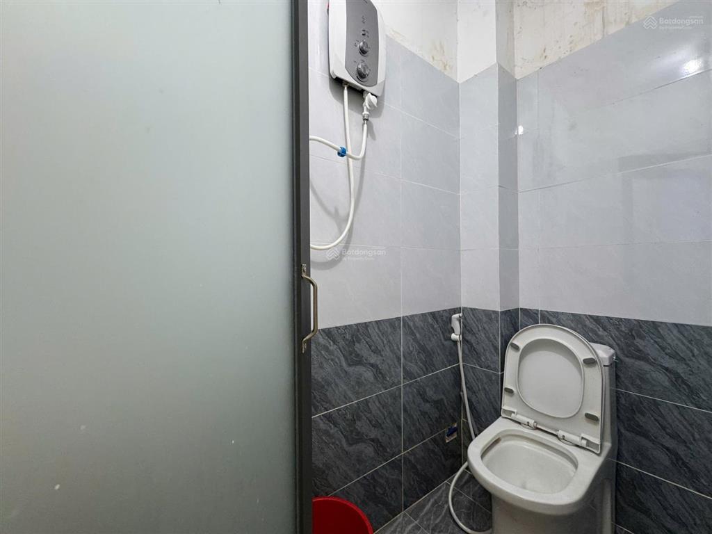 Cho thuê phòng trọ ban công full nội thất, máy giặt riêng, trống sẵn, đi bộ qua đại học ueh q10