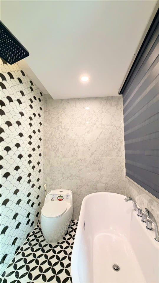 Bán nhà mới như hình góc 2mt đường quang trung, gò vấp. 7x7m, 5tầng có t.máy, hxh 5m, giá 7.7tỷ