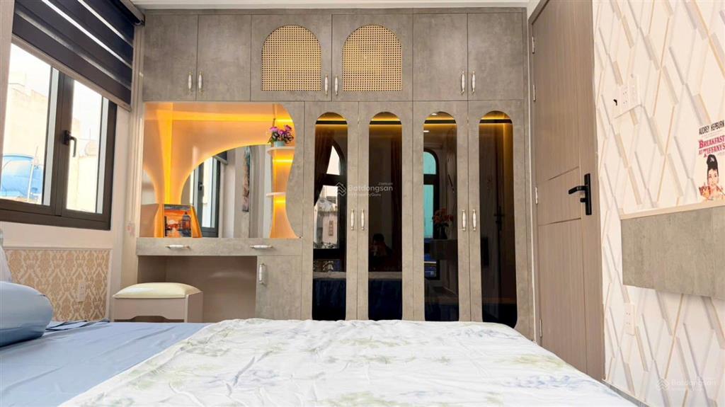 Bán nhà mới như hình góc 2mt đường quang trung, gò vấp. 7x7m, 5tầng có t.máy, hxh 5m, giá 7.7tỷ