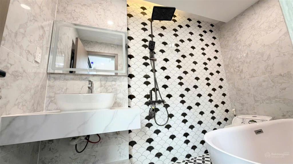 Bán nhà mới như hình góc 2mt đường quang trung, gò vấp. 7x7m, 5tầng có t.máy, hxh 5m, giá 7.7tỷ