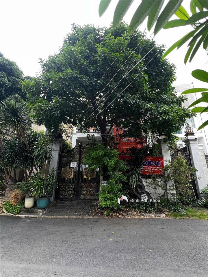 Khan hiếm!chủ hạ giá cần bán biệt thự khu phố tây xuân thuỷ quận 2.dt10x24m2 giá 79 tỷ.hầm 4 tầng