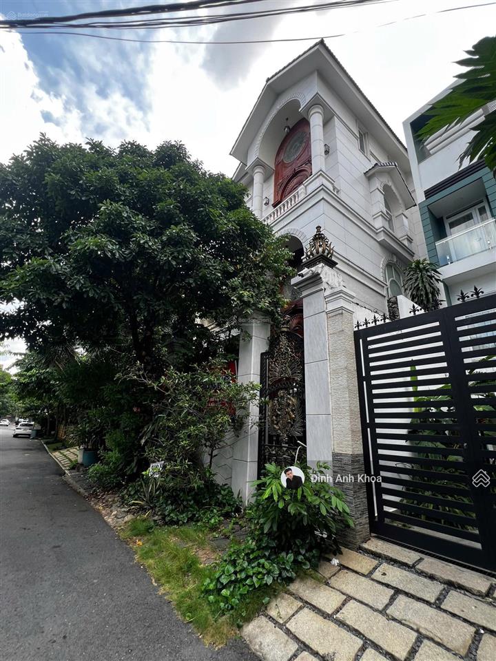 Khan hiếm!chủ hạ giá cần bán biệt thự khu phố tây xuân thuỷ quận 2.dt10x24m2 giá 79 tỷ.hầm 4 tầng