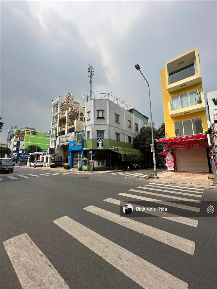 Tốt nhất đường độc lập, khuôn 9x30m ngay góc độc lập  kênh nước đen sầm uất, giá chỉ 145tr/m2