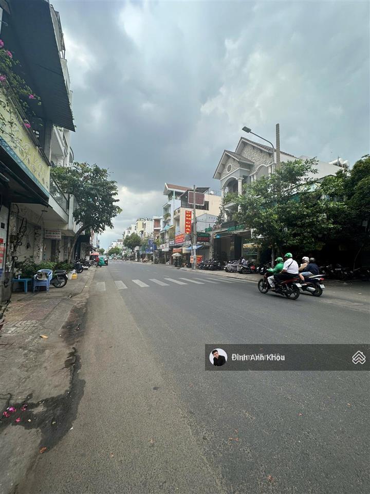 Tốt nhất đường độc lập, khuôn 9x30m ngay góc độc lập  kênh nước đen sầm uất, giá chỉ 145tr/m2