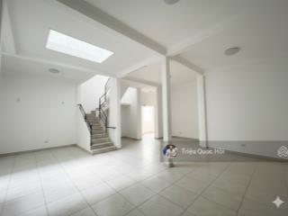 12,5tỷ, 81m2 (8x10m) 3 tầng shr hoàn công, chợ hoa hồ thị kỷ trung tâm q.10