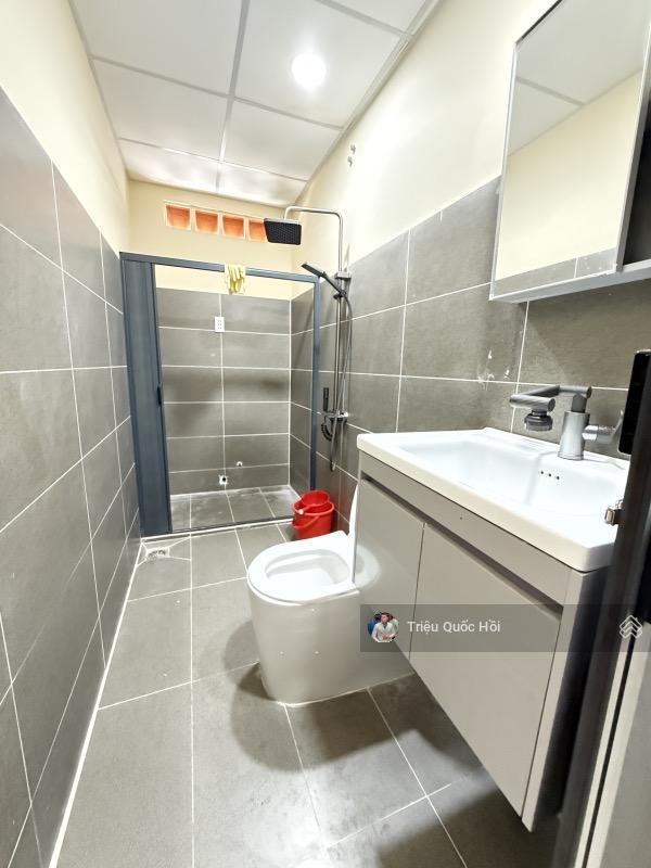 Chỉ 8tỷ650( 4.3 x 13 )2tấng shr trần hưng đạo q5 giáp q1