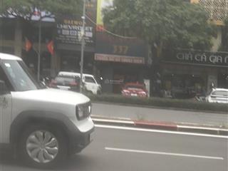 Bán khách sạn tiêu chuẩn 4 sao mặt phố trần khát chân