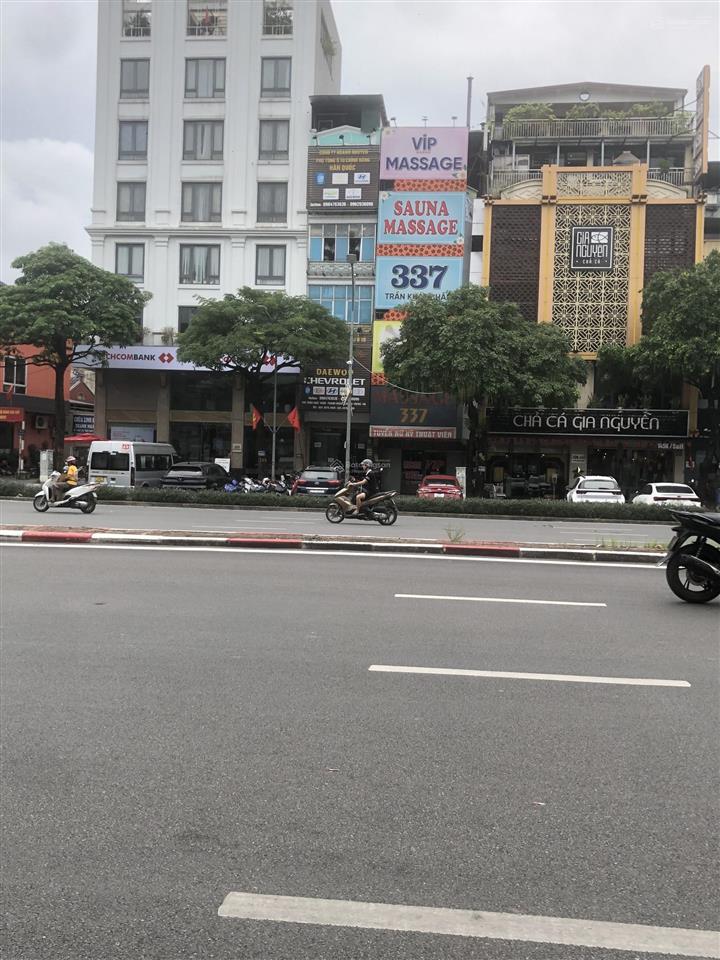 Bán khách sạn tiêu chuẩn 4 sao mặt phố trần khát chân