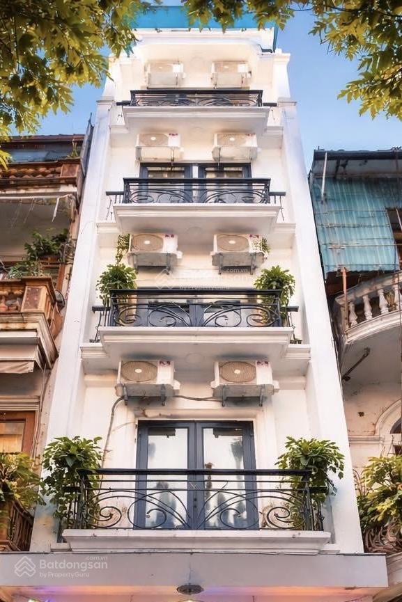 Toà nhà 7tầng thang máy oto vào nhà