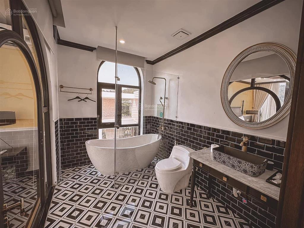 Biệt thự hồng tiến bồ đề  sổ đỏ 128m2 6tầng thang máy mt 11m chỉ 29tỷ đường thông